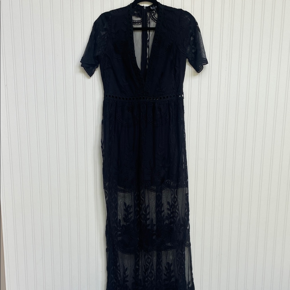 Black Lace Maxi Dress with V-Neck with embroidered flowers size women’s Medium